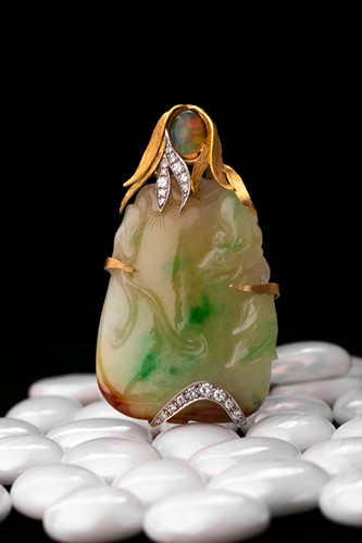 Lot 95 - Andrew Grima. An impressive 18ct yellow gold,...