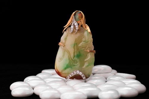 Lot 95 - Andrew Grima. An impressive 18ct yellow gold,...