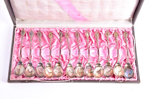 Lot 347 - An early 20th century cased set of twelve...