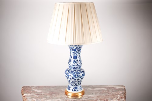 Lot 191 - A modern Oriental blue and white porcelain...