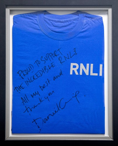 Lot 1 - A t-shirt signed by James Bond star Daniel...