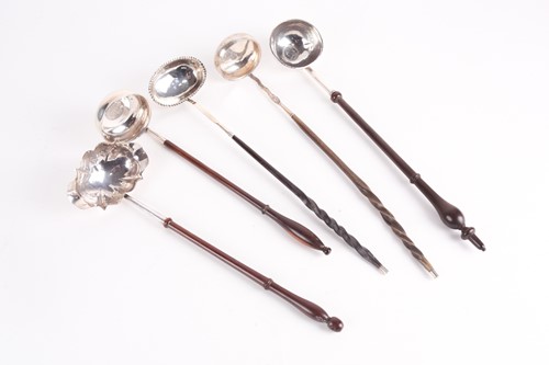 Lot 327 - A George III silver toddy ladle. London 1776...