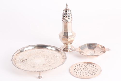 Lot 306 - A George III circular silver waiter. London...