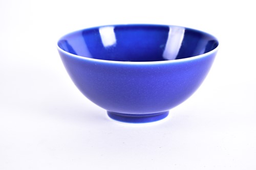 Lot 123 - A Chinese porcelain deep sided bowl, six...