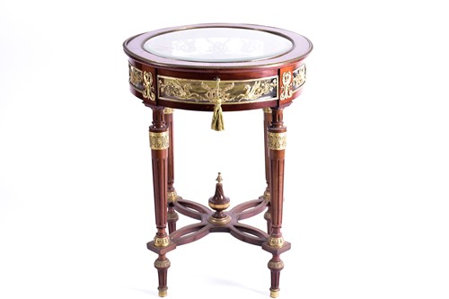 Lot 143 - A French Empire style circular bijouterie...