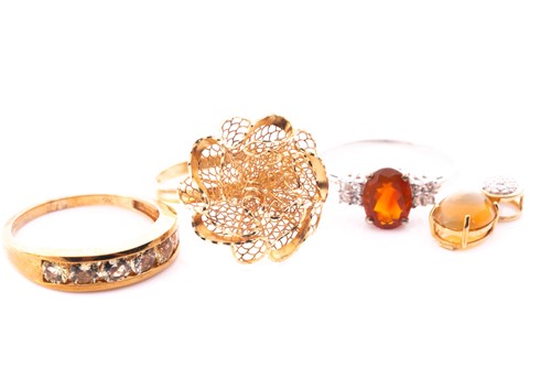 Lot 32 - A 9ct yellow gold and pale yellow gemstone...