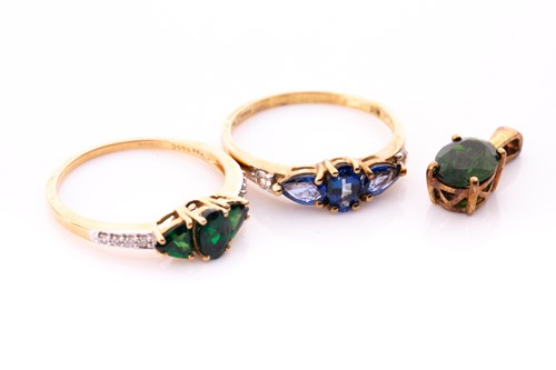 Lot 144 - A 9ct yellow gold and kyanite ring, set with...