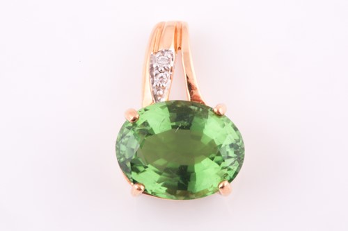 Lot 56 - An 18ct yellow gold, diamond, and green...