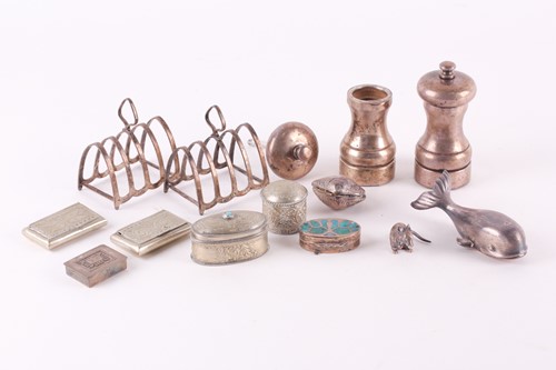 Lot 287 - A small group of silver items, comprising a...