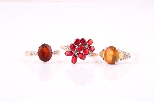 Lot 228 - A single stone garnet ring with diamond set...