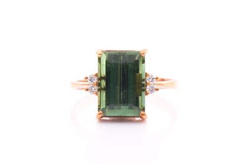 Lot 82 - An 18ct yellow gold, diamond, and green...