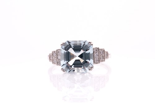 Lot 34 - A platinum, diamond, and aquamarine ring, set...