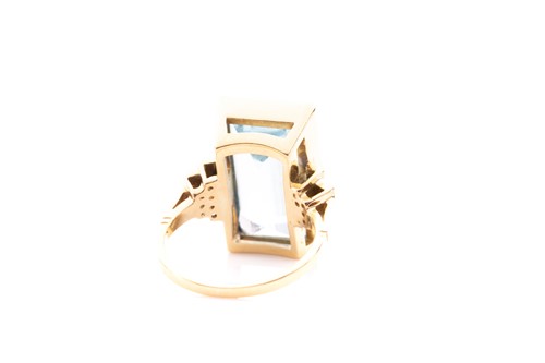 Lot 160 - An 18ct yellow gold, diamond, and aquamarine...