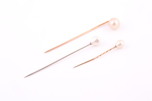 Lot 139 - A white metal and natural pearl tie pin, set...