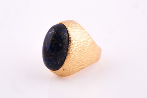 Lot 176 - Grima. An 18ct yellow gold and lapis lazuli...