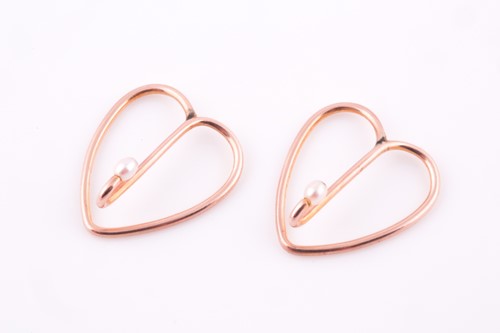 Lot 16 - A pair of Edwardian garter belt hooks, in...
