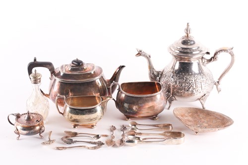Lot 42 - A mixed group of silver plated items, to...