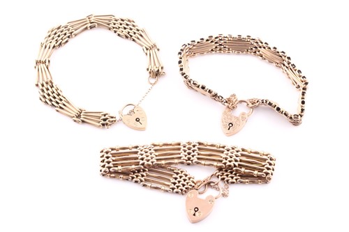 Lot 313 - A 9ct yellow gold articulated fancy gate-link...