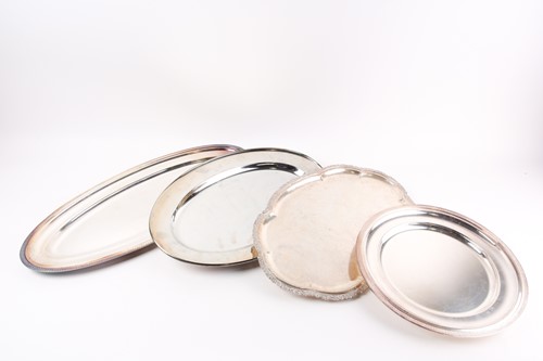 Lot 266 - An early 20th century (800) silver lobed oval...