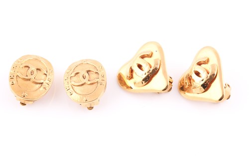 Lot 136 - A pair of Chanel gold coloured heart shaped...