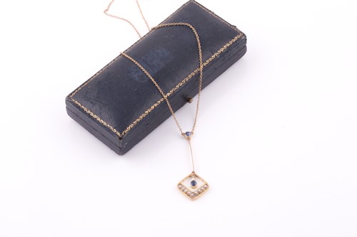 Lot 211 - An Edwardian 9ct yellow gold, sapphire and...