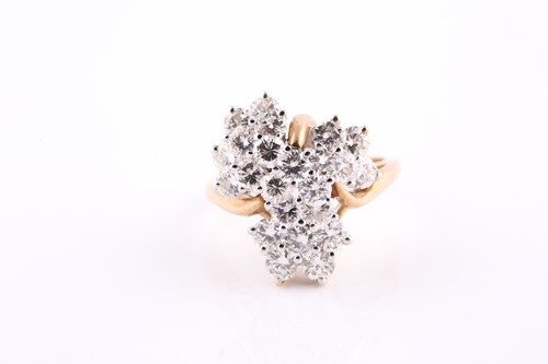 Lot 278 - A 14ct yellow gold and diamond cluster...