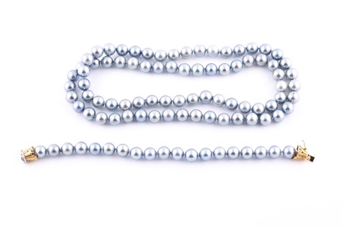 Lot 424 - A cultured pearl bracelet, with 14k yellow...