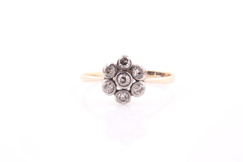 Lot 29 - An 18ct yellow gold and diamond daisy cluster...
