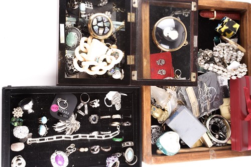 Lot 171 - A group of various silver and costume...
