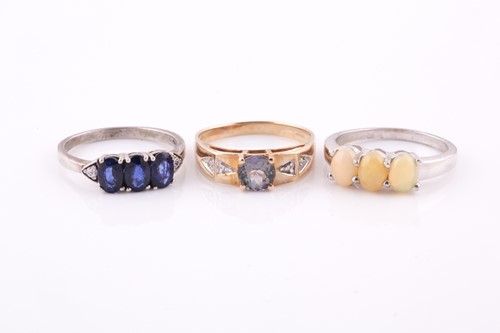 Lot 208 - A 9ct yellow gold and green zoisite ring, the...