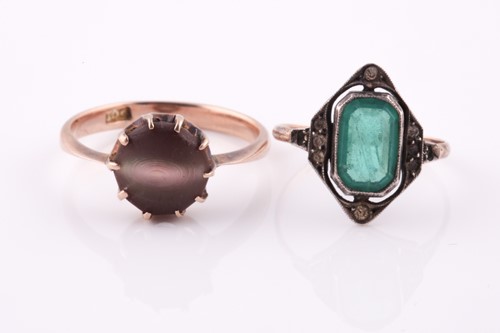 Lot 216 - A yellow metal and mother-of-pearl ring,...