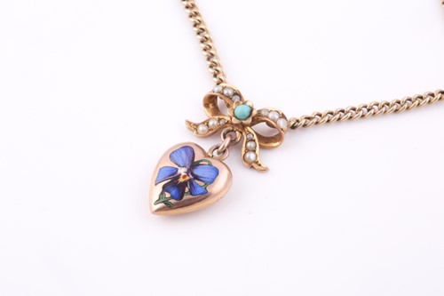 Lot 452 - A yellow metal and enamel heart-shaped pendant,...
