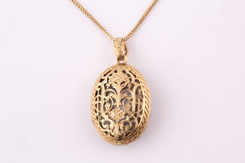 Lot 24 - A late 19th century French oval locket/pendant,...
