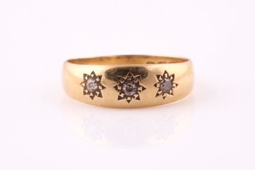 Lot 9 - An early 20th century three stone diamond...