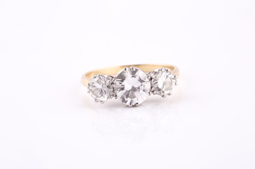 Lot 213 - An 18ct yellow gold and diamond trilogy ring,...