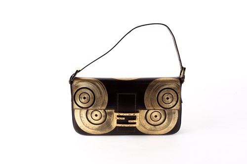 Lot 489 - A Fendi Baguette lady's handbag in brown...