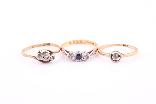 Lot 504 - An Edwardian single stone diamond ring. the...