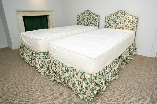 Lot 10 - A pair of floral chintz upholstered serpentine...