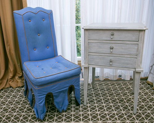 Lot 103 - A contemporary fabric covered side chair with...
