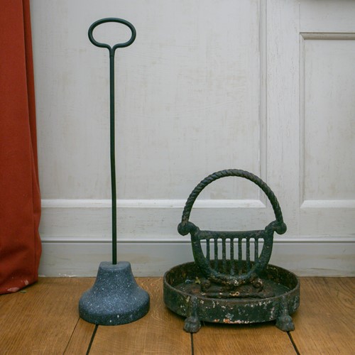 Lot 125 - A Regency lyre form cast iron boot scraper on...