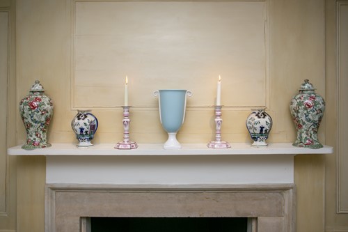 Lot 35 - A collection of decorative ceramics to include...