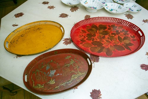 Lot 89 - A group of three 20th century oval decorative...