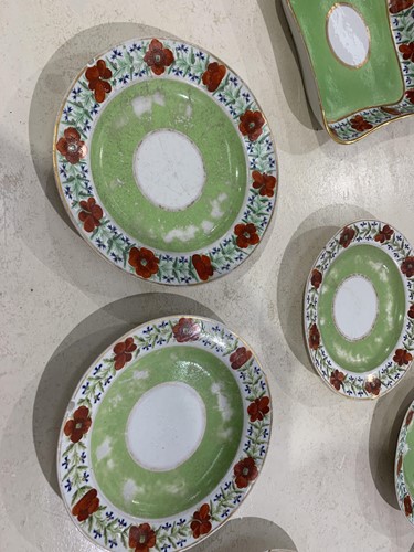 Lot 9 - An early 19th century English porcelain...