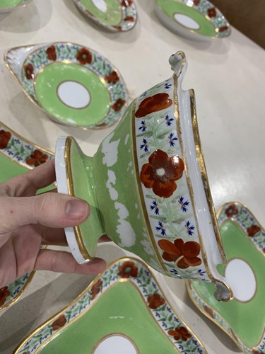 Lot 9 - An early 19th century English porcelain...