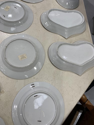 Lot 9 - An early 19th century English porcelain...