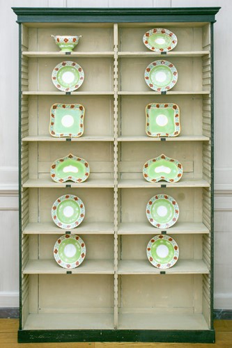 Lot 9 - An early 19th century English porcelain...