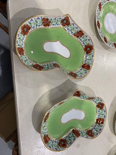 Lot 9 - An early 19th century English porcelain...