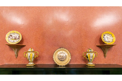 Lot 91 - A collection of Italian decorative ceramics to...