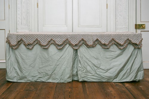 Lot 99 - A contemporary cut velvet and silk covered...