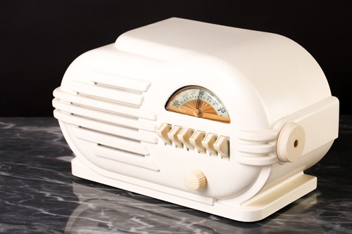 Lot 237 - A vintage Belmont 'The Rabbit' bakelite radio,...